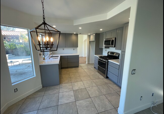 Foto del edificio - 8704 Mesa Oak Dr