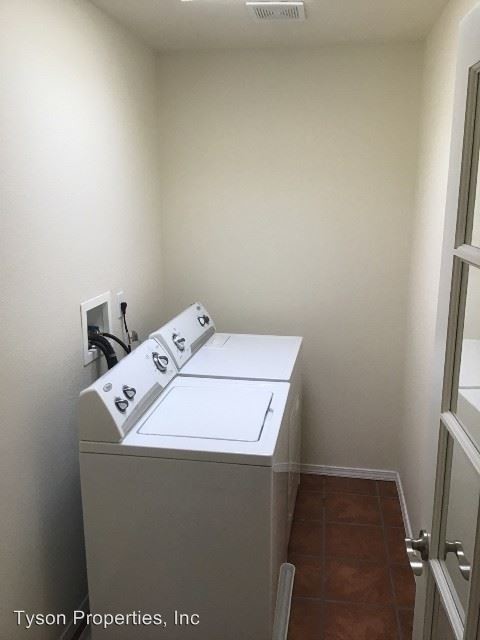 Foto del edificio - 2 br, 1 bath House - 6012 Northland NE