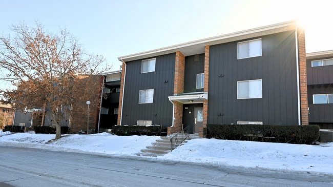 Building Photo - Raven Oaks Apartments