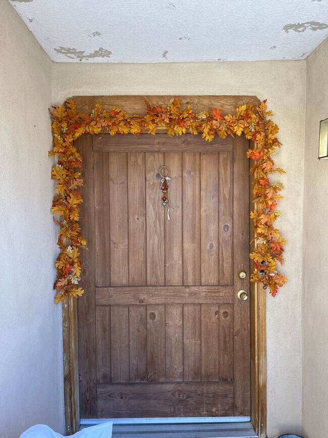 Building Photo - Southwestern Style Home