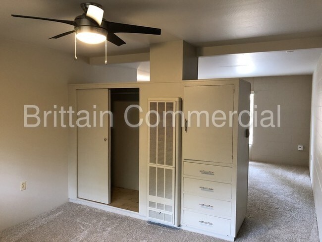 Building Photo - 828 2nd St