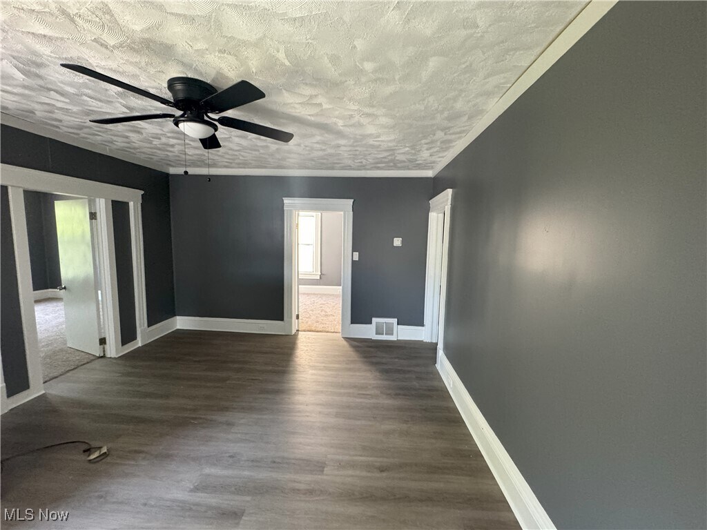 2048 W 95th St Cleveland, OH 44102 – photo 5
