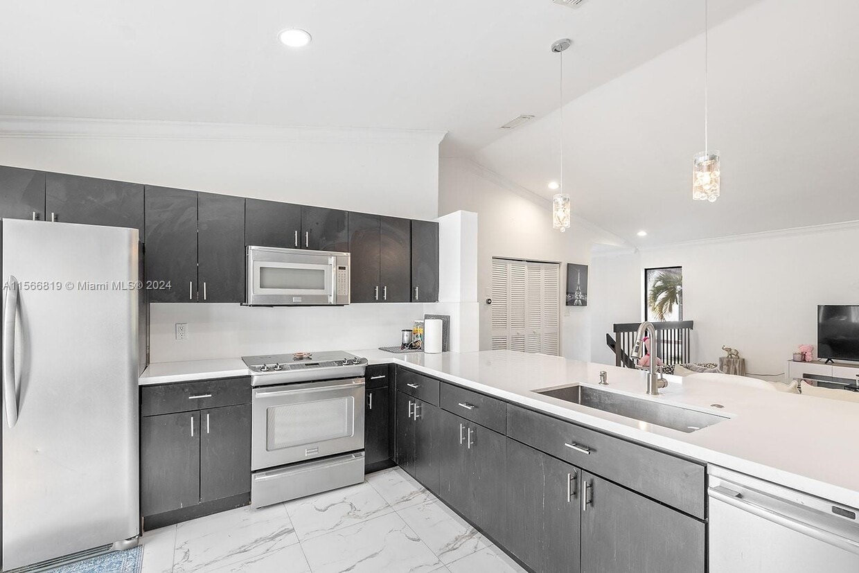 333 Ives Dairy Rd Unit A33301, Miami, FL 33179 Condo for Rent in