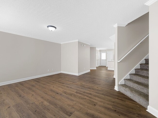 Building Photo - Freshly Renovated 2 BR, 2.5 BA Townhome Mi...