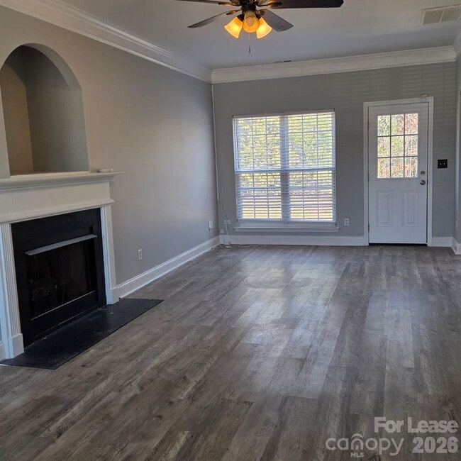 Foto del edificio - 5840 Timbertop Ln