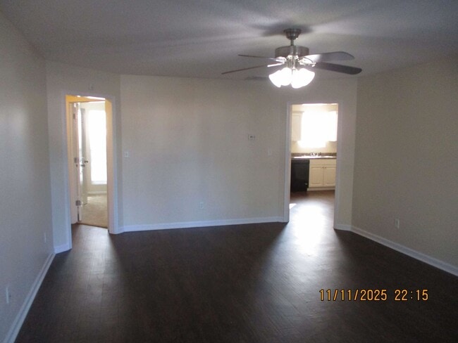 Building Photo - 206 Glade Ln