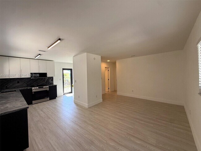 Foto del edificio - 224 Hispanola Rd