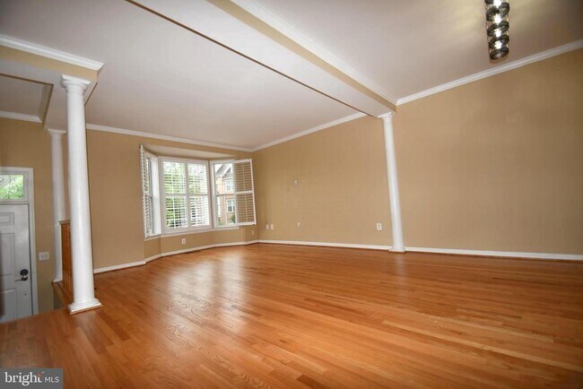 Building Photo - 7411 Gillingham Row