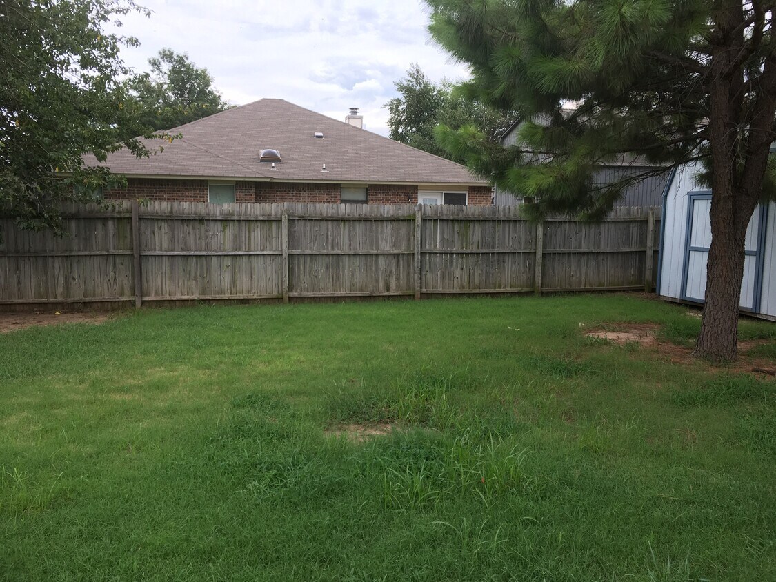 Primary Photo - 10104 Bradford Way