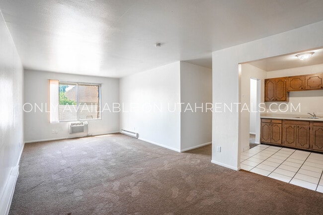 Building Photo - 4370 S Highland Dr