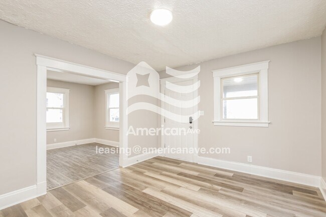 Foto del edificio - 1823 Sundale Ave