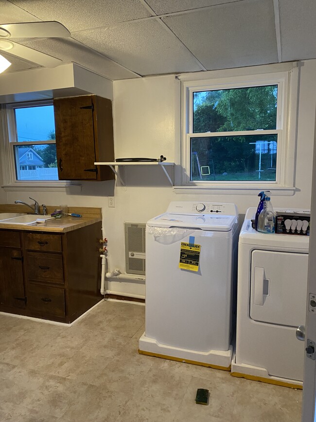 Kitchen - 711 Central Ave