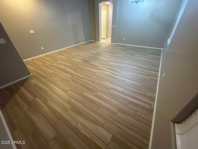 Foto del edificio - 1168 W Desert Hollow Dr
