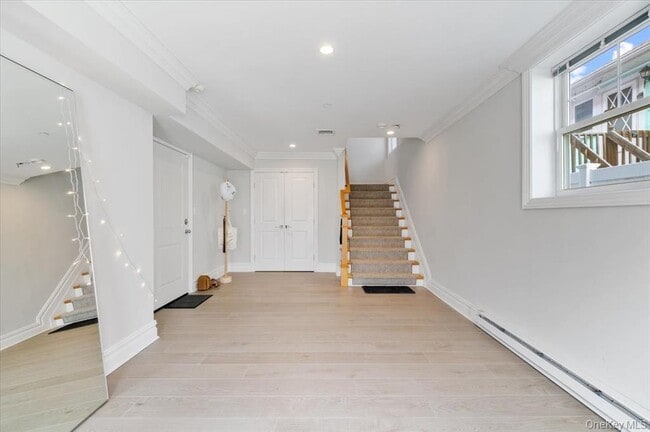 Foto del edificio - 545 E Fulton St