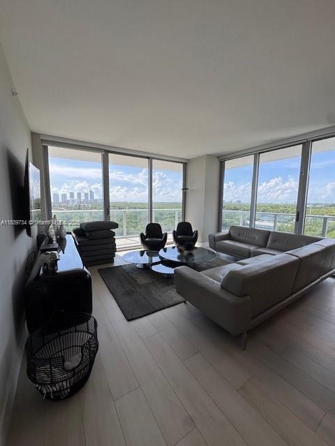 Foto del edificio - 16385 Biscayne Blvd