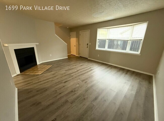 Foto del edificio - 1699 Park Village Dr