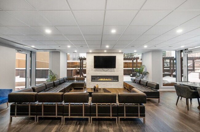 Photo du bâtiment - 10180-10103 103 St NW