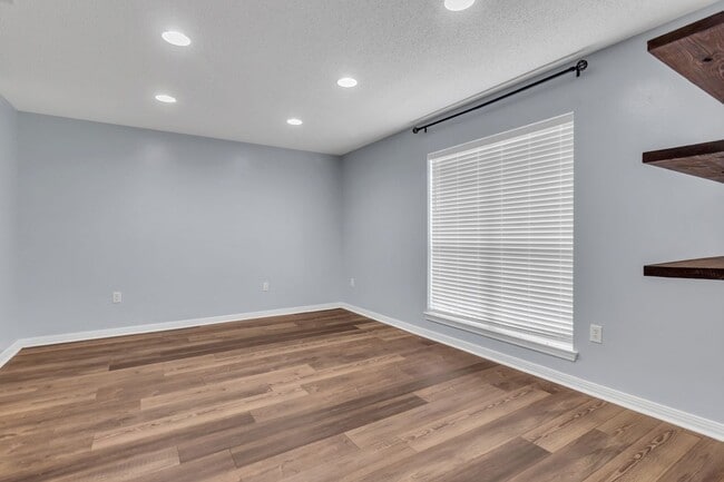 Building Photo - South Crestview Ranch on Cul-de-sac