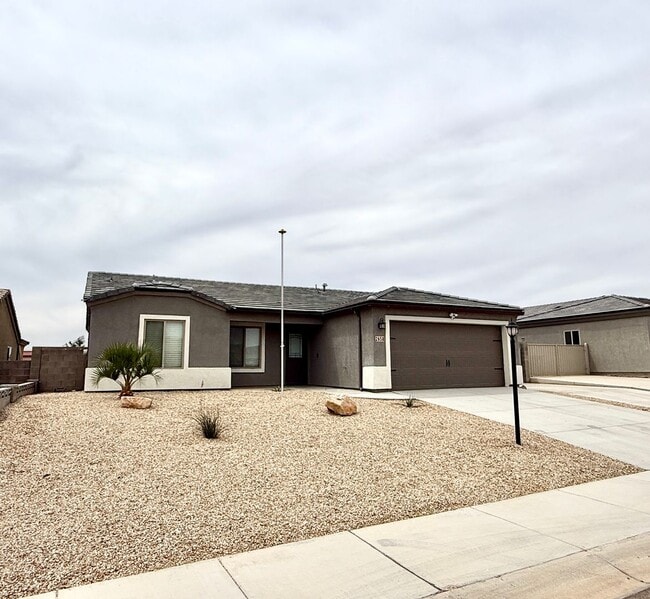 Building Photo - Stylish 3BR Home in Cerbat Vistas | Split Floor Plan, Covered Patio & 2-Car Garage!