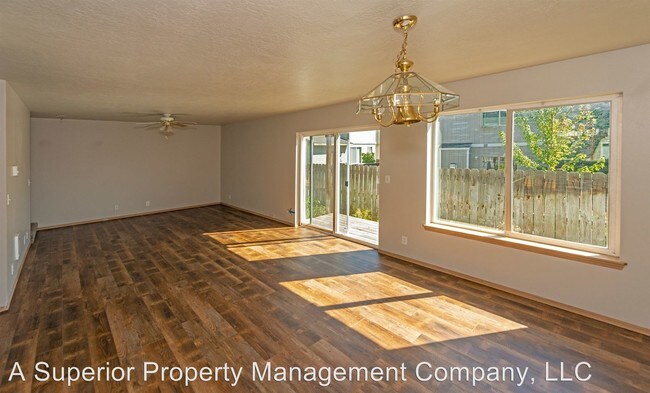 Building Photo - 1409 NE Tucson Way