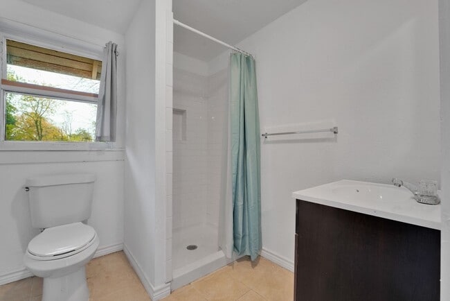 Building Photo - 165 Division Ave