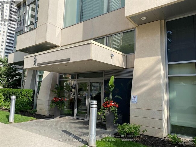 Building Photo - 500-500 Sherbourne St