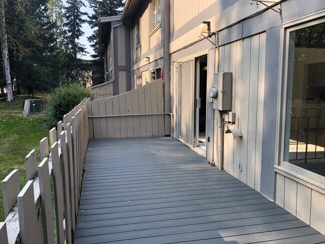 Foto del edificio - Large 3 Bedroom Townhouse - New Carpet! 2 ...