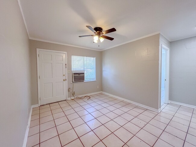 Building Photo - Small but adequate