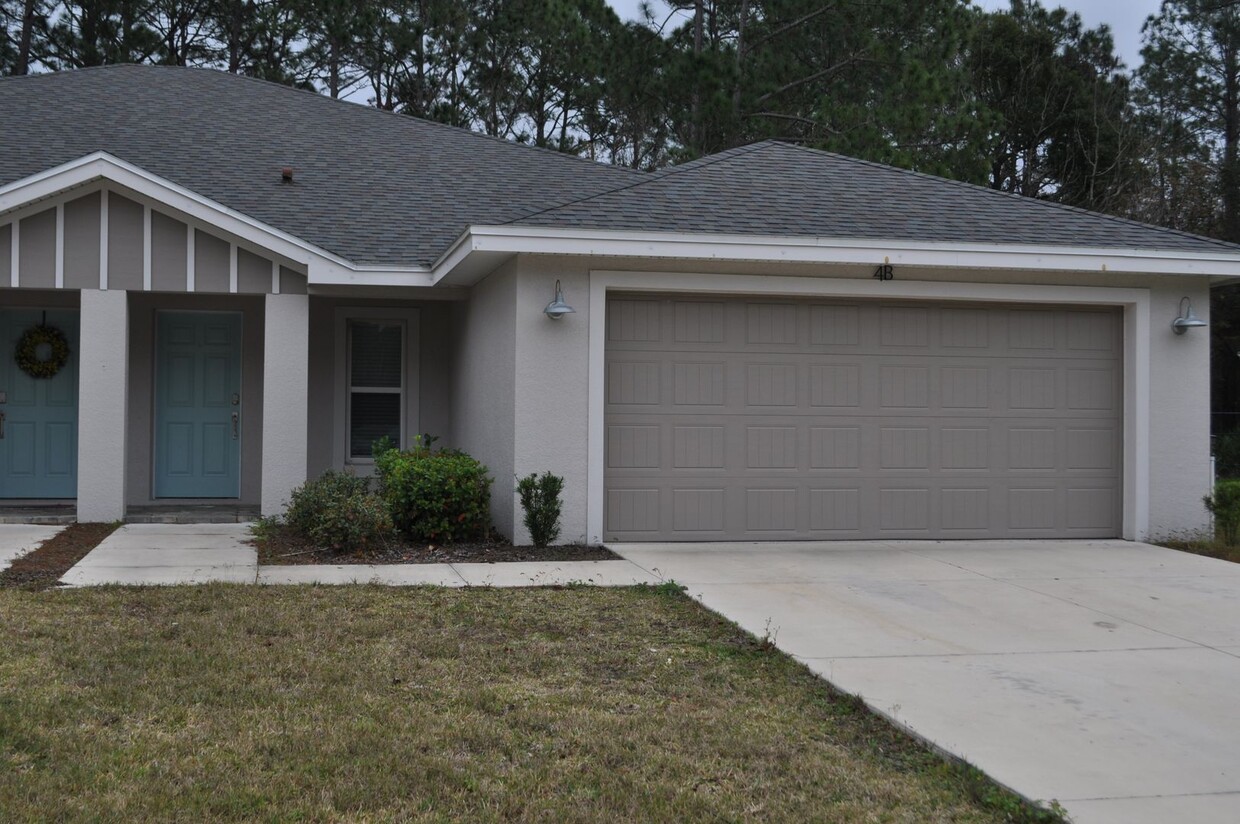 Primary Photo - 1/2 Duplex in Seminole Woods