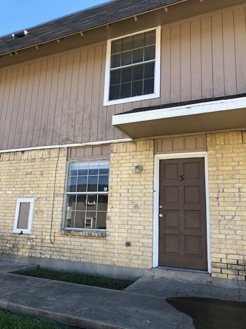 Building Photo - 2126 Stella St