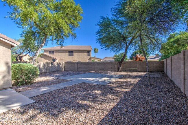 Building Photo - 370 S Elm Ct
