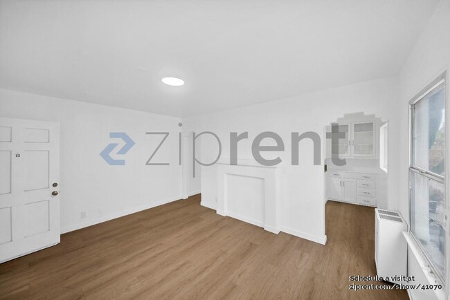 Foto del edificio - 3416 1/2 Bronson Ave