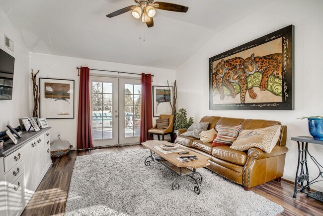 Foto del edificio - Updated Edgewater Home with Backyard Oasis