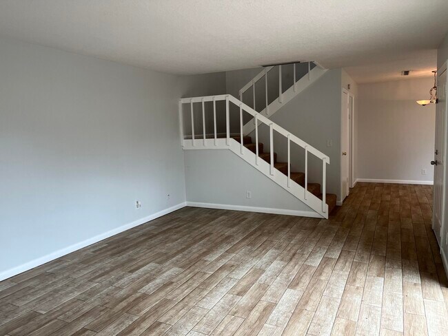 Building Photo - 801 Waterview Dr