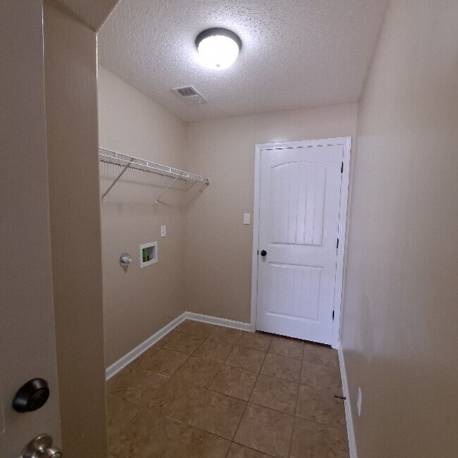 Foto del edificio - 407 Springer Cv