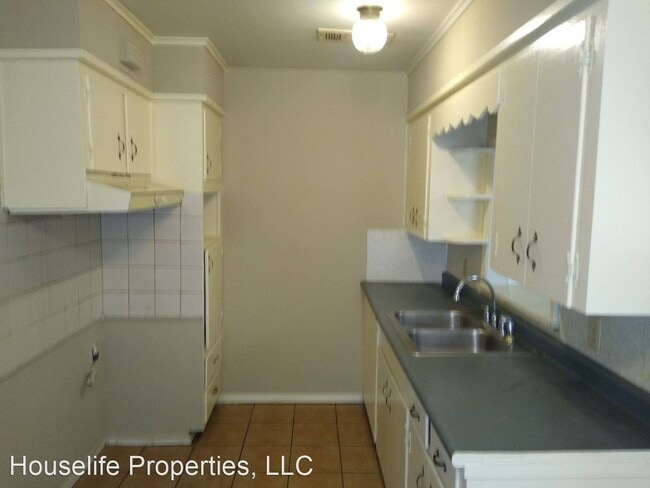 Building Photo - 4 br, 1.5 bath House - 3621 Red Bud Ln