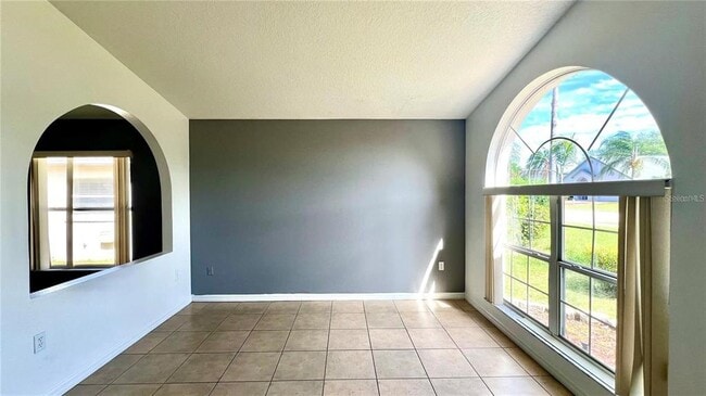 Foto del edificio - 16349 Coopers Hawk Ave