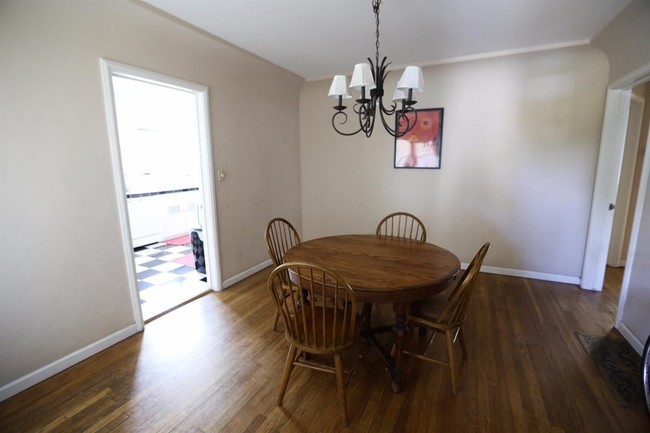 Building Photo - 3 br, 2 bath House - 1741 N Farris Ave