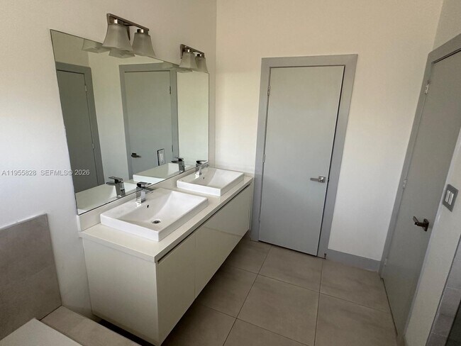 Foto del edificio - 7220 NW 103rd Path