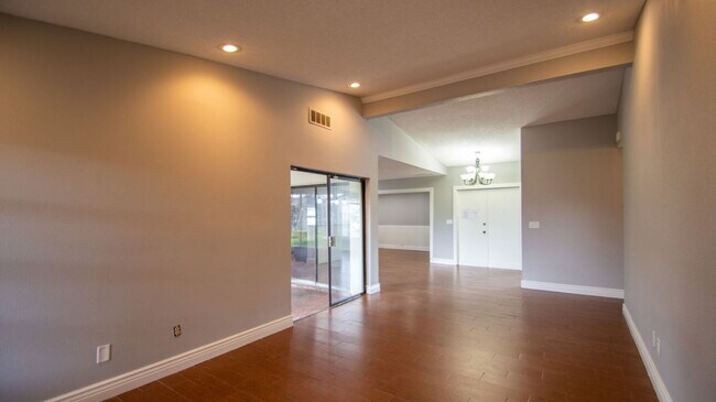 Foto del edificio - 704 Putt Ln