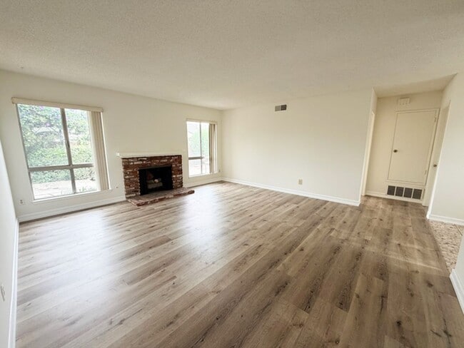 Foto del edificio - 3 Bdrm/2 Bath Home w/Large Yard and Garage in Anaheim