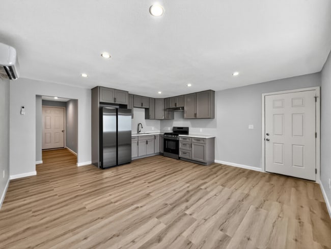 Building Photo - 408 W 19th St