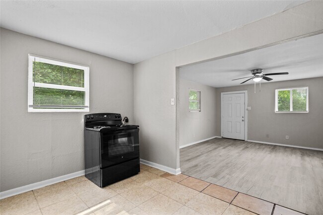 Foto del edificio - 2328 Boss St