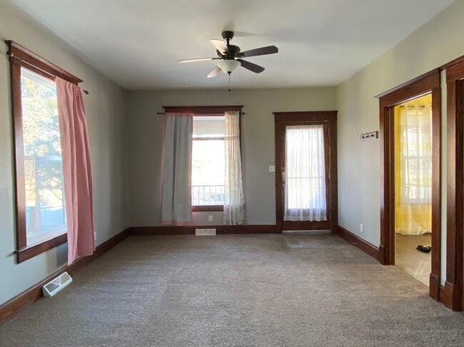 Front entrance Living Room - 339 E Lincoln St
