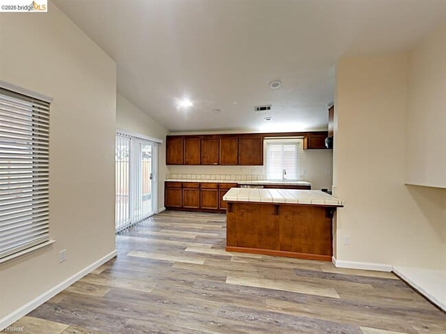Building Photo - 1740 Gateway Dr