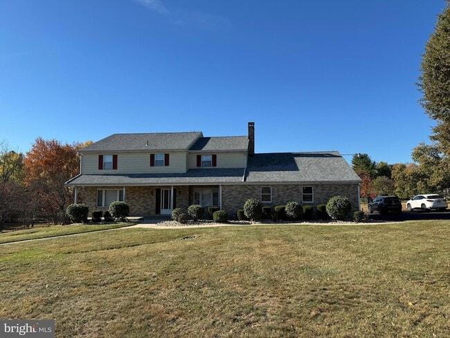 Photo - 1305 Hawthorne Ln House