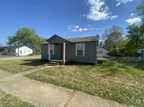 Building Photo - 2104 Savannah St