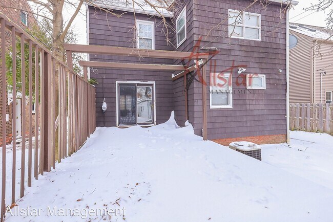 Foto del edificio - 4 br, 1.5 bath House - 3649 Cummings