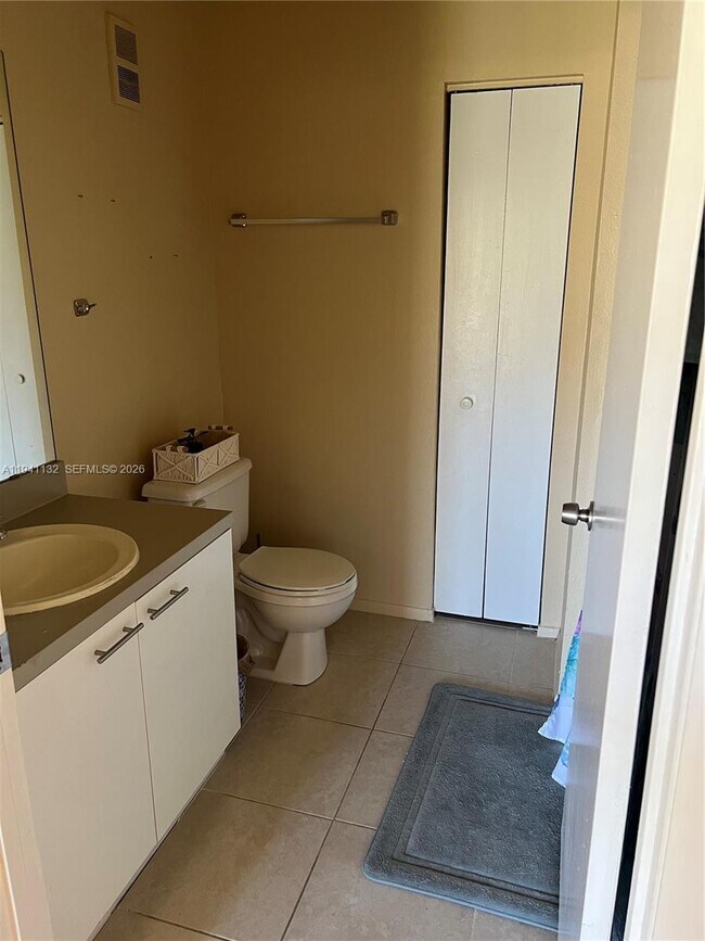 Foto del edificio - 4751 Via Palm Lakes