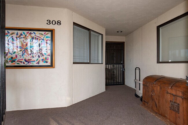 Foto del edificio - 16929 Inglewood Rd NE